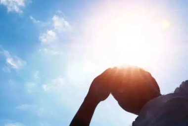 中暑算工伤吗？人社官方回复了